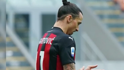 VIDEO Milan-Inter, dalla linguaccia all’uscita a testa bassa: tutta la delusione di Ibrahimovic