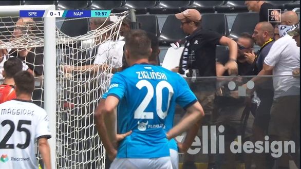 VIDEO Rissa tra tifosi in Spezia-Napoli, Koulibaly rischia grosso: la ricostruzione- immagine 2