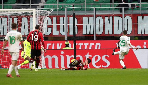 Il gol di Berardi contro il Milan Il gol di Berardi contro il Milan