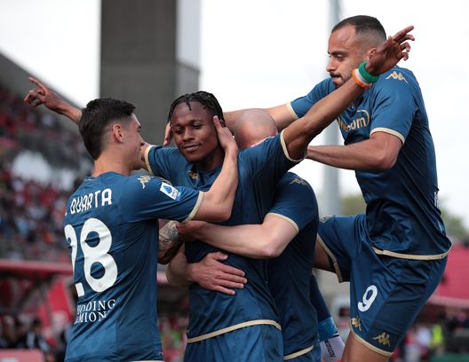 MONZA, ITALY - APRIL 23: Christian Kouame of ACF Fiorentina celebrates with his teammates Riccardo Saponara, Lucas Martinez Quarta and Arthur Cabral after scoring the team's first goal during the Serie A match between AC Monza and ACF Fiorentina at Stadio Brianteo on April 23, 2023 in Monza, Italy. (Photo by Emilio Andreoli/Getty Images) Dal CS: Cabral si allena a parte. Per adesso solo precauzione- immagine 2