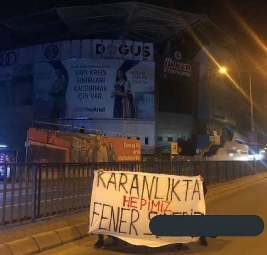 Dallo Squid Game agli insulti: il derby continua, striscionigate a Istanbul- immagine 2