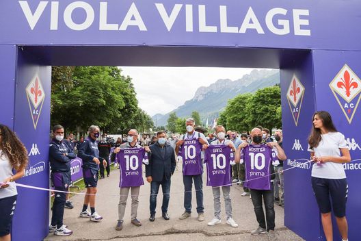 GERMOGLI PH: 19 LUGLIO 2021 MOENA TR RITIRO ESTIVO DELLA FIORENTINA CALCIO ALLENAMENTO MATTINA NELLA FOTO JOE BARONE INAUGURA IL VIOLA VILLAGE Coverciano, Moena e una mini tournée in Germania? Ecco il programma estivo viola- immagine 2