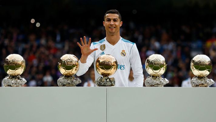 CR7 mostra i 5 palloni d’oro al Bernabeu, poi si scatena: doppietta e Siviglia battuto 5-0 