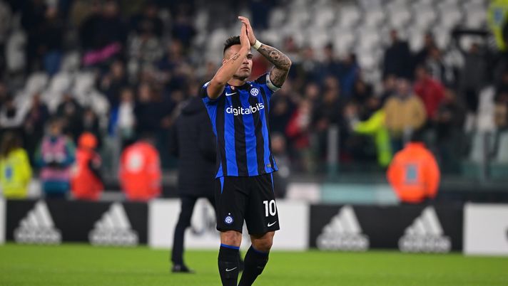 TURIN, ITALY - NOVEMBER 06: Lautaro Martinez of FC Internazionale reacts at the end of the Serie A match between Juventus and FC Internazionale at on November 06, 2022 in Turin, Italy. (Photo by Mattia Ozbot - Inter/Inter via Getty Images) Brambati: “L’Inter non è fuori dal giro scudetto, ma non riesco a capire cosa manca” - immagine 1