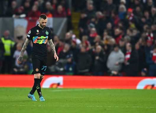 LIVERPOOL, ENGLAND - MARCH 08: Marcelo Brozovic of FC Internazionale reacts during the UEFA Champions League Round Of Sixteen Leg Two match between Liverpool FC and FC Internazionale at Anfield on March 08, 2022 in Liverpool, England. (Photo by Mattia Ozbot - Inter/Getty Images) LIVERPOOL, ENGLAND - MARCH 08: Marcelo Brozovic of FC Internazionale reacts during the UEFA Champions League Round Of Sixteen Leg Two match between Liverpool FC and FC Internazionale at Anfield on March 08, 2022 in Liverpool, England. (Photo by Mattia Ozbot - Inter/Getty Images)
