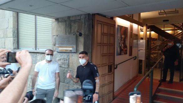 FOTO VN – Torreira è a Firenze! Il centrocampista arriva alle visite mediche FOTO VN – Torreira è a Firenze! Il centrocampista arriva alle visite mediche