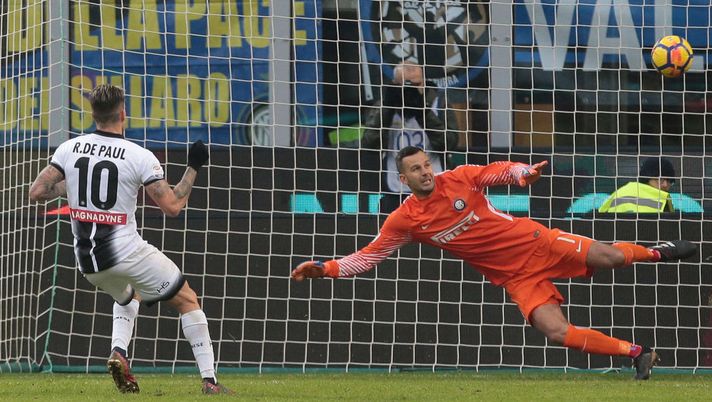 MILAN, ITALY - DECEMBER 16: Rodrigo De Paul of Udinese Calcio (L) scores on a penalty kick during the Serie A match between FC Internazionale and Udinese Calcio at Stadio Giuseppe Meazza on December 16, 2017 in Milan, Italy. (Photo by Emilio Andreoli/Getty Images) MILAN, ITALY - DECEMBER 16: Rodrigo De Paul of Udinese Calcio (L) scores on a penalty kick during the Serie A match between FC Internazionale and Udinese Calcio at Stadio Giuseppe Meazza on December 16, 2017 in Milan, Italy. (Photo by Emilio Andreoli/Getty Images)