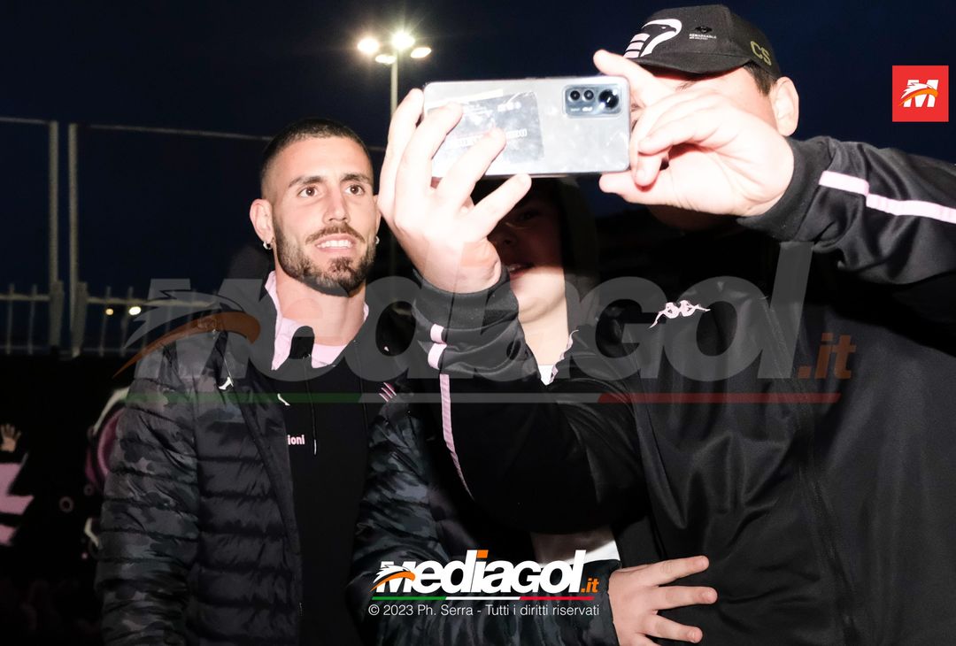 FOTO Ascoli-Palermo, i rosanero in partenza dallo stadio “Renzo Barbera” (Gallery) - immagine 11