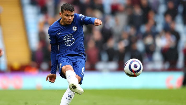 BIRMINGHAM, ENGLAND - MAY 23: Thiago Silva of Chelsea during the Premier League match between Aston Villa and Chelsea at Villa Park on May 23, 2021 in Birmingham, England. A limited number of fans will be allowed into Premier League stadiums as Coronavirus restrictions begin to ease in the UK following the COVID-19 pandemic. (Photo by Michael Steele/Getty Images) La figuraccia di Redknapp: “Thiago Silva grandissimo difensore, ma non ha mai vinto la Champions League…” - immagine 1