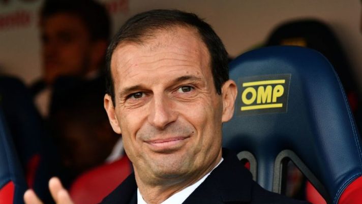 Juventus's coach Massimiliano Allegri looks on before the Italian Serie A football match Bologna vs Juventus on December 17, 2017 at Renato Dall'Ara stadium in Bologna. / AFP PHOTO / ALBERTO PIZZOLI (Photo credit should read ALBERTO PIZZOLI/AFP/Getty Images) Juve, la formazione senza tre titolari: c’è Khedira, sale Douglas Costa. Out Rugani - immagine 1