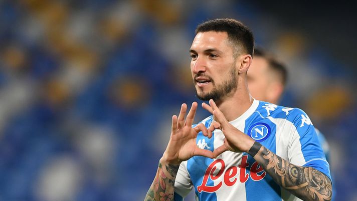 NAPLES, ITALY - APRIL 22: Matteo Politano of SSC Napoli celebrates after scoring their sides second goal during the Serie A match between SSC Napoli and SS Lazio at Stadio Diego Armando Maradona on April 22, 2021 in Naples, Italy. Sporting stadiums around Italy remain under strict restrictions due to the Coronavirus Pandemic as Government social distancing laws prohibit fans inside venues resulting in games being played behind closed doors. (Photo by Francesco Pecoraro/Getty Images) NAPLES, ITALY - APRIL 22: Matteo Politano of SSC Napoli celebrates after scoring their sides second goal during the Serie A match between SSC Napoli and SS Lazio at Stadio Diego Armando Maradona on April 22, 2021 in Naples, Italy. Sporting stadiums around Italy remain under strict restrictions due to the Coronavirus Pandemic as Government social distancing laws prohibit fans inside venues resulting in games being played behind closed doors. (Photo by Francesco Pecoraro/Getty Images)