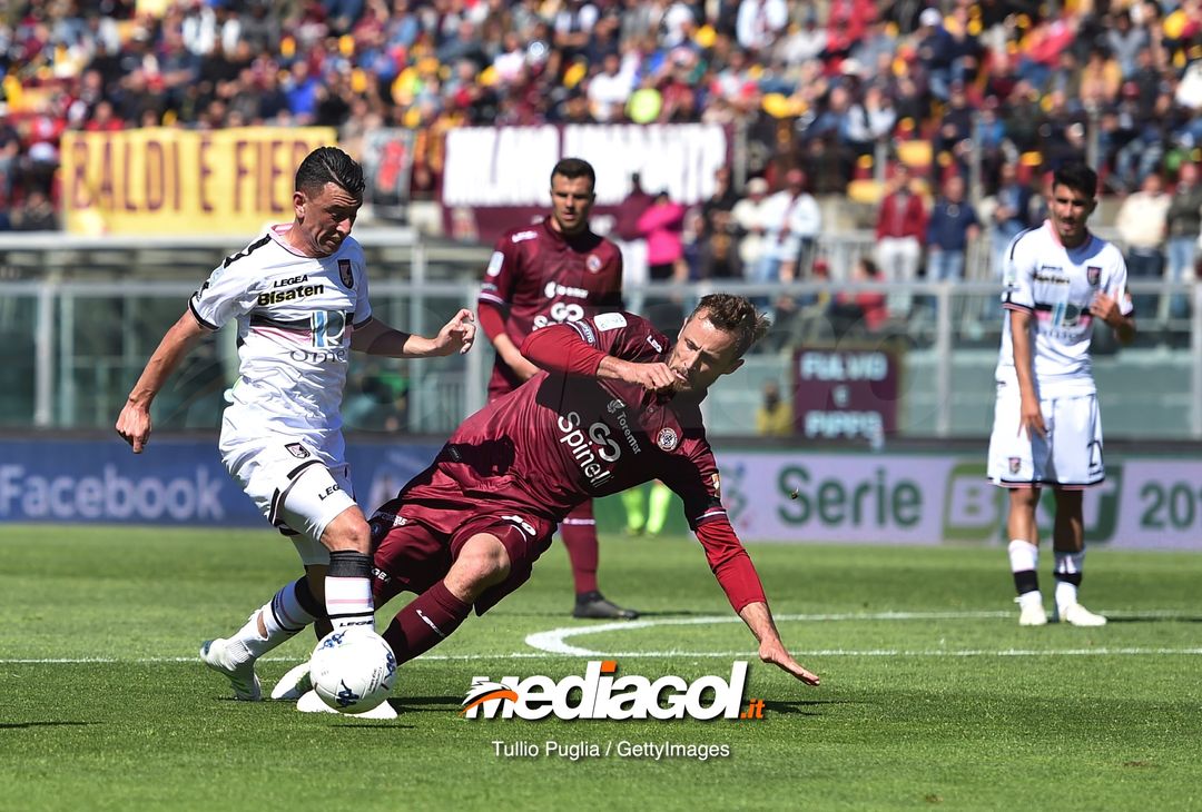  LIVORNO, ITALY - APRIL 27: Matija Boben (R) of Livorno fouls Cesar Falletti of Palermo during the Serie B match between AS Livorno and US Citta di Palermo at Stadio Armando Picchi on April 27, 2019 in Livorno, Italy. (Photo by Tullio M. Puglia/Getty Images) 