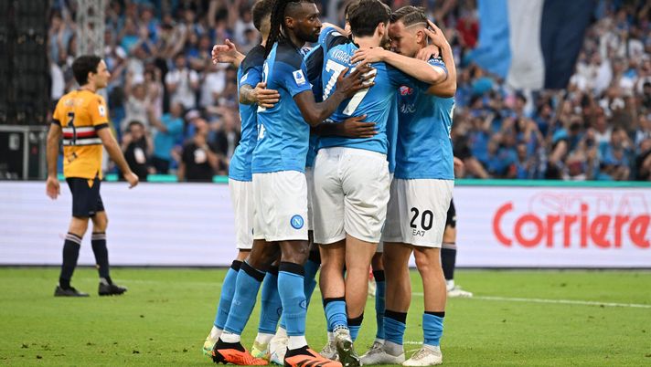 NAPLES, ITALY - JUNE 04: Victor Osimhen (Hidden of SSC Napoli celebrates with teammates after scoring the team's first goal from a penalty kick during the Serie A match between SSC Napoli and UC Sampdoria at Stadio Diego Armando Maradona on June 04, 2023 in Naples, Italy. (Photo by Francesco Pecoraro/Getty Images) Napoli-Samp, le pagelle: Osimhen re dei bomber! Simeone, un gol che rispecchia la stagione - immagine 1