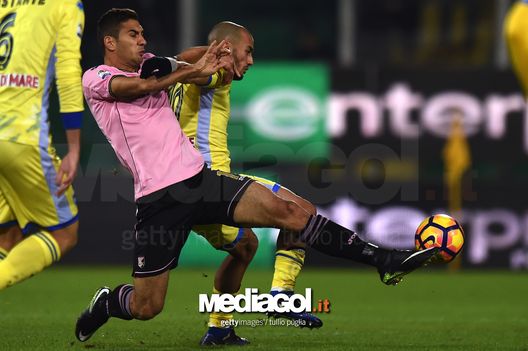 PALERMO, ITALY - DECEMBER 22: Ivaylo Chochev (L) of Palermo and Ahmad Benali of Pescara compete for the ball during the Serie A match between US Citta di Palermo and Pescara Calcio at Stadio Renzo Barbera on December 22, 2016 in Palermo, Italy. (Photo by Tullio M. Puglia/Getty Images) PALERMO, ITALY - DECEMBER 22: Ivaylo Chochev (L) of Palermo and Ahmad Benali of Pescara compete for the ball during the Serie A match between US Citta di Palermo and Pescara Calcio at Stadio Renzo Barbera on December 22, 2016 in Palermo, Italy. (Photo by Tullio M. Puglia/Getty Images)