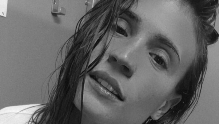 Carolina, scatto super sexy post allenamento. Lady Cassano scatena il web con le sue curve - immagine 1