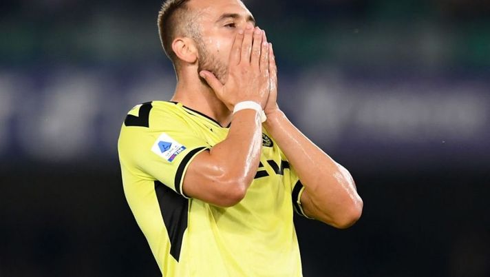 VERONA, ITALY - OCTOBER 03: Sandi Lovric of Udinese Calcio reacts during the Serie A match between Hellas Verona and Udinese Calcio at Stadio Marcantonio Bentegodi on October 03, 2022 in Verona, Italy. (Photo by Alessandro Sabattini/Getty Images) Udinese, infortunio per Lovric: esce contro la Cremonese, ora gli esami - immagine 1