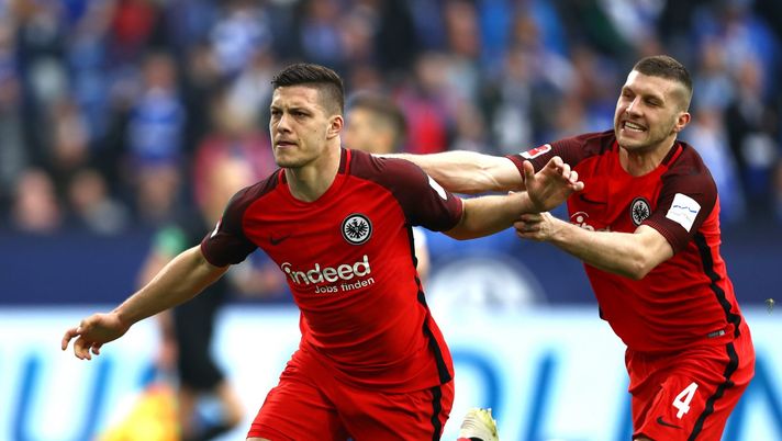Luka Jovic ed Ante Rebic esultano per un gol in Schalke 04-Eintracht Francoforte del 2019 (credits: GETTY Images) 