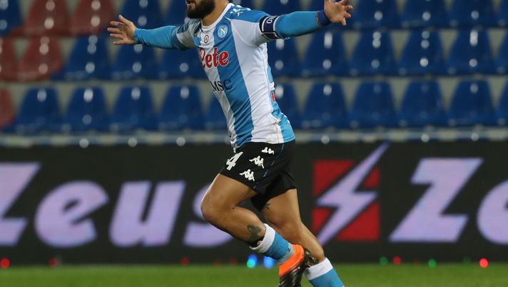 CROTONE, ITALY - DECEMBER 06: Lorenzo Insigne of Napoli celebrates the opening goal during the Serie A match between FC Crotone and SSC Napoli at Stadio Comunale Ezio Scida on December 06, 2020 in Crotone, Italy. (Photo by Maurizio Lagana/Getty Images) CROTONE, ITALY - DECEMBER 06: Lorenzo Insigne of Napoli celebrates the opening goal during the Serie A match between FC Crotone and SSC Napoli at Stadio Comunale Ezio Scida on December 06, 2020 in Crotone, Italy. (Photo by Maurizio Lagana/Getty Images)
