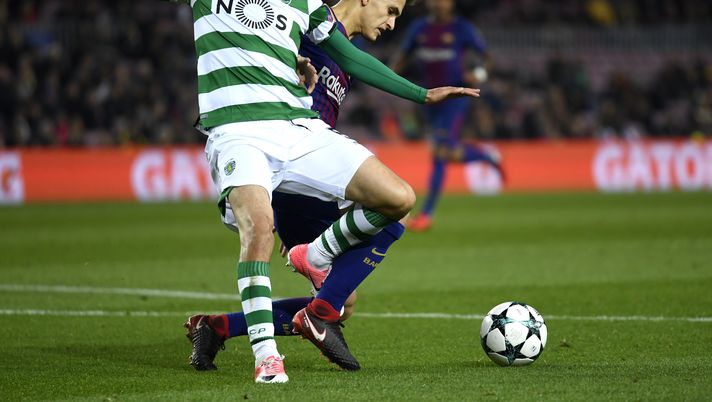 BARCELONA, SPAIN - DECEMBER 05: Fabio Coentrao of Sporting Lisbon is challenged by Denis Suarez of Barcelona during the UEFA Champions League group D match between FC Barcelona and Sporting CP at Camp Nou on December 5, 2017 in Barcelona, Spain.  (Photo by Alex Caparros/Getty Images) 
