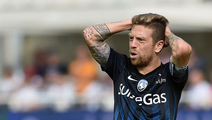 BERGAMO, ITALY - SEPTEMBER 11: Alejandro Gomez of Atalanta BC gestures during the Serie a match between Atalanta BC and FC Torino at Stadio Atleti Azzurri d'Italia on September 11, 2016 in Bergamo, Italy. (Photo by Pier Marco Tacca/Getty Images) Papu Gomez, assist e bocciatura: la Gazzetta spiega il voto - immagine 1