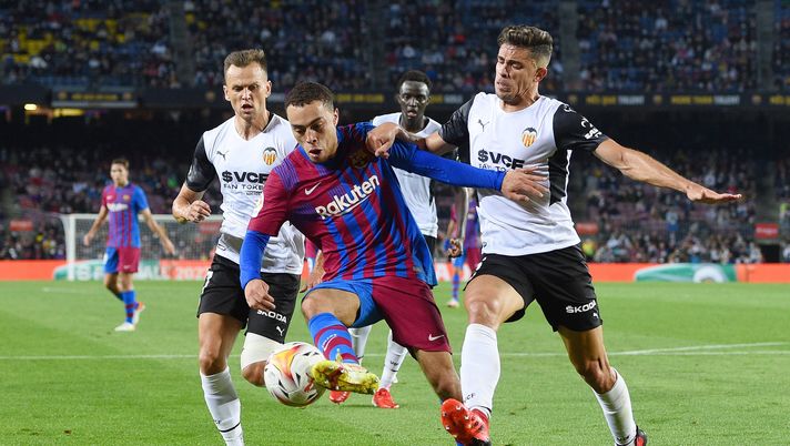 Getty Images Calciomercato Roma, Mazraoui al Barcellona avvicina Dest a Trigoria - immagine 1