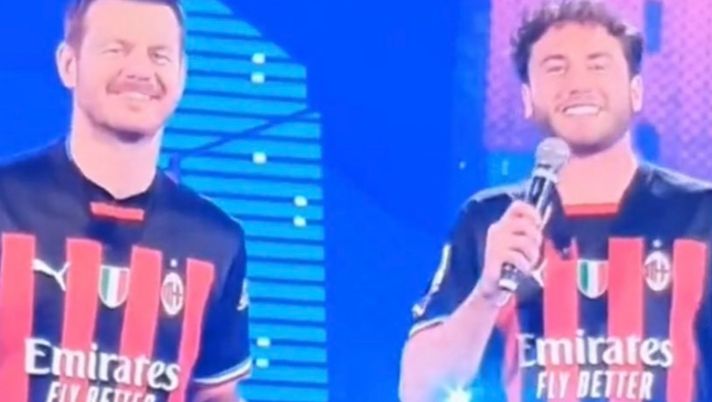 Il derby in tv lo vince Calabria: Cattelan “costretto” a vestirsi di rossonero… - immagine 1