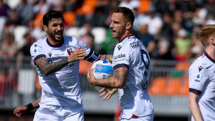 VENICE, ITALY - MAY 08: Marko Arnautovic of Bologna celebrates after scoring his team's equalizing goal during the Serie A match between Venezia FC and Bologna FC at Stadio Pier Luigi Penzo on May 08, 2022 in Venice, Italy. (Photo by Getty Images/Getty Images) A.d. Bologna: “Arnautovic, scelta fatta! Arriva Ferguson, rispondo così su Orsolini e Ilicic” - immagine 1
