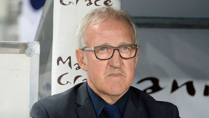 VERONA, ITALY - MAY 08: Head coach of Hellas Verona FC Luigi Delneri looks on during the Serie A match between Hellas Verona FC and Juventus FC at Stadio Marc'Antonio Bentegodi on May 8, 2016 in Verona, Italy. (Photo by Dino Panato/Getty Images) VERONA, ITALY - MAY 08: Head coach of Hellas Verona FC Luigi Delneri looks on during the Serie A match between Hellas Verona FC and Juventus FC at Stadio Marc'Antonio Bentegodi on May 8, 2016 in Verona, Italy. (Photo by Dino Panato/Getty Images)