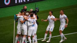 Vince la Repubblica Ceca, doppietta con goal da centrocampo per Schick