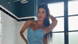 Lady Djordjevic da paura. Look bollente per Jovana: décolleté super
