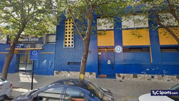 La sede del Central Argentina, Rosario terrorizzata: il derby sfugge di mano e incendia la città- immagine 4