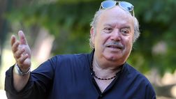 VIDEO Morte Maradona, l’aneddoto di Lino Banfi: “Avevo quasi convinto Diego a vestirsi da donna, vi racconto”