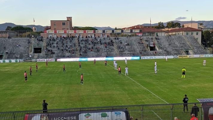 Lo stadio Porta Elisa, con più di 300 tifosi per il derby perso dalla Lucchese contro il Grosseto 
