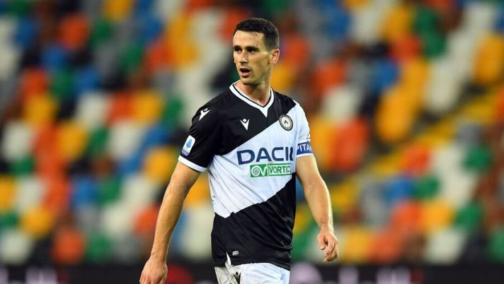 UDINE, ITALY - OCTOBER 03: Kevin Lasagna of Udinese Calcio looks on during the Serie A match between Udinese Calcio and AS Roma at Dacia Arena on October 03, 2020 in Udine, Italy. (Photo by Alessandro Sabattini/Getty Images) Udinese, Larsen in bilico e in attacco è emergenza totale: le scelte di formazione - immagine 1