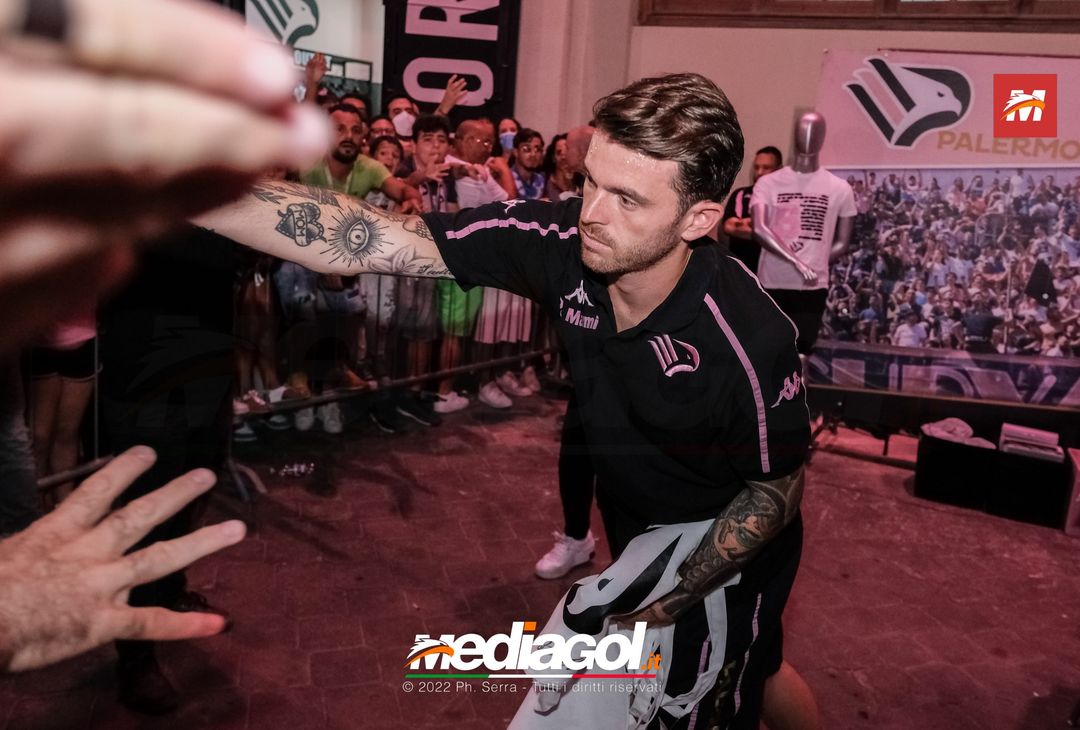 FOTO RITIRO PALERMO, Brunori e l’incontro con i tifosi al Barbera (Gallery) - immagine 58