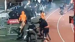 Cipro, derby Apollon-Apoel: bastoni di ferro, rissa in campo fra ultras