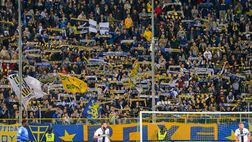 Parma, contestazione dei tifosi dopo la sconfitta: faccia a faccia con Iachini