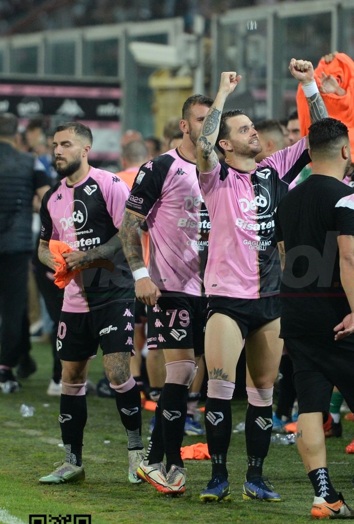 FOTO Palermo in Serie B, i festeggiamenti dei rosanero al Renzo Barbera (Gallery) - immagine 113