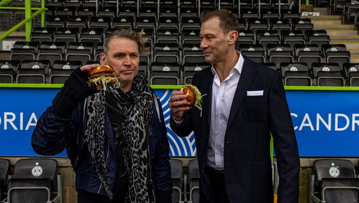 Duncan Ferguson nuovo allenatore del Forest Green Rovers: il presidente gli offre un hamburger vegano ma… - immagine 1