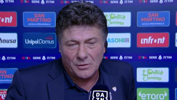 Mazzarri: “A Cagliari sono tornato bambino”. Siparietto in campo con una bottiglia - immagine 1
