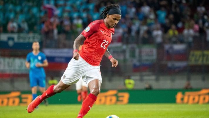 Austria's midfielder Valentino Lazaro controls the ball during the UEFA Euro 2020 qualifier Group G football match Austria against Slovenia on June 7, 2019 in Klagenfurt, Austria. (Photo by Johann GRODER / APA / AFP) / Austria OUT (Photo credit should read JOHANN GRODER/AFP/Getty Images) Lazaro si prepara per Conte: lo userà di più, intanto sforna un altro assist - immagine 1