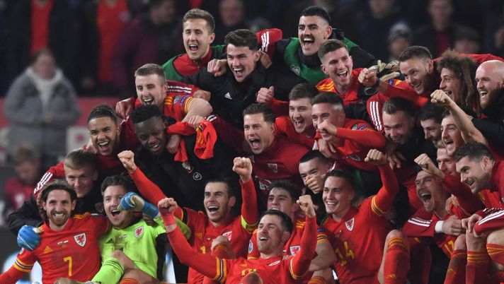CARDIFF, WALES - NOVEMBER 19: Wales player Aaron Ramsey (front) joins in the celebrations with Gareth Bale and his team mates after the UEFA Euro 2020 qualifier between Wales and Hungary at Cardiff City Stadium on November 19, 2019 in Cardiff, Wales. (Photo by Stu Forster/Getty Images) CARDIFF, WALES - NOVEMBER 19: Wales player Aaron Ramsey (front) joins in the celebrations with Gareth Bale and his team mates after the UEFA Euro 2020 qualifier between Wales and Hungary at Cardiff City Stadium on November 19, 2019 in Cardiff, Wales. (Photo by Stu Forster/Getty Images)