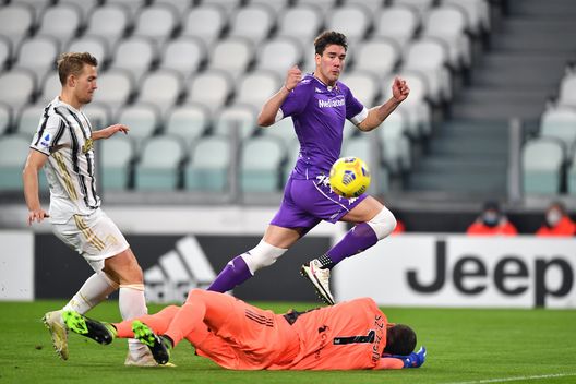  Dusan Vlahovic of Fiorentina scores (Photo by Valerio Pennicino/Getty Images) 