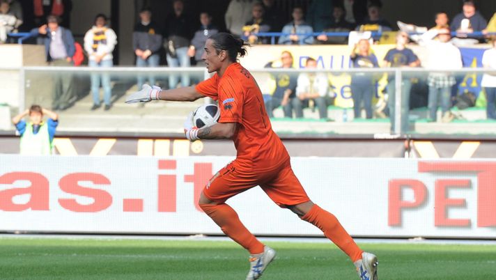 VERONA, ITALY - OCTOBER 14: Nicolas Bremec goalkeeper of Grosseto in action during the Serie B match between Hellas Verona FC and US Grosseto at Stadio Marc'Antonio Bentegodi on October 14, 2012 in Verona, Italy. (Photo by Dino Panato/Getty Images) VERONA, ITALY - OCTOBER 14: Nicolas Bremec goalkeeper of Grosseto in action during the Serie B match between Hellas Verona FC and US Grosseto at Stadio Marc'Antonio Bentegodi on October 14, 2012 in Verona, Italy. (Photo by Dino Panato/Getty Images)