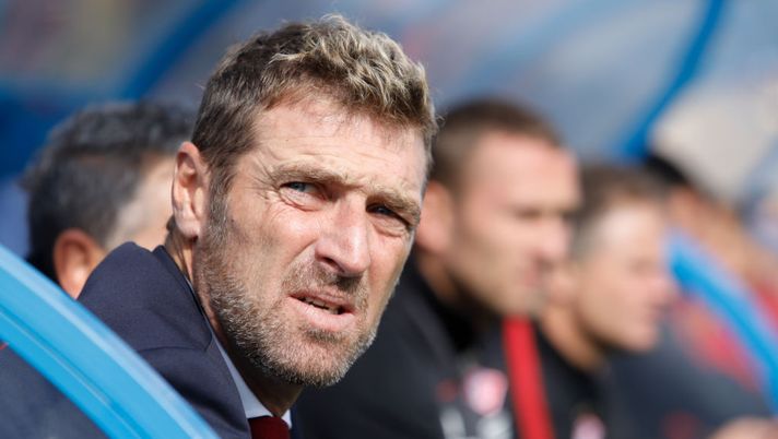 SAINT PETERSBURG, RUSSIA - SEPTEMBER 17: FC Spartak Moscow head coach Massimo Carrera looks on during the Russian Football League match between FC Tosno and FC Spartak Moscow at Petrovsky Stadium on September 17, 2017 in Saint Petersburg, Russia. (Photo by Epsilon/Getty Images) 