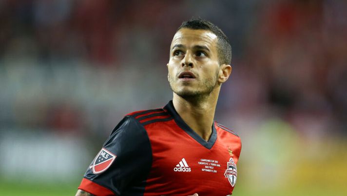 TORONTO, ON - SEPTEMBER 19: Sebastian Giovinco #10 of Toronto FC looks on during the first half of the 2018 Campeones Cup Final against Tigres UANL at BMO Field on September 19, 2018 in Toronto, Canada. (Photo by Vaughn Ridley/Getty Images) Sampdoria, Giovinco è arrivato in Italia: domani le visite mediche e l’annuncio - immagine 1