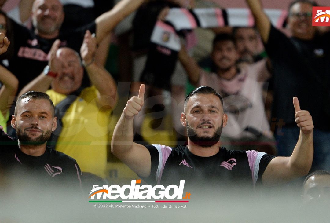 FOTOTIFO, Palermo-Genoa 1-0: i tifosi allo stadio “Renzo Barbera” (Gallery) - immagine 39
