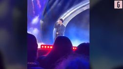 VIDEO / Tananai prima di cantare: “Che fa l’Inter?”