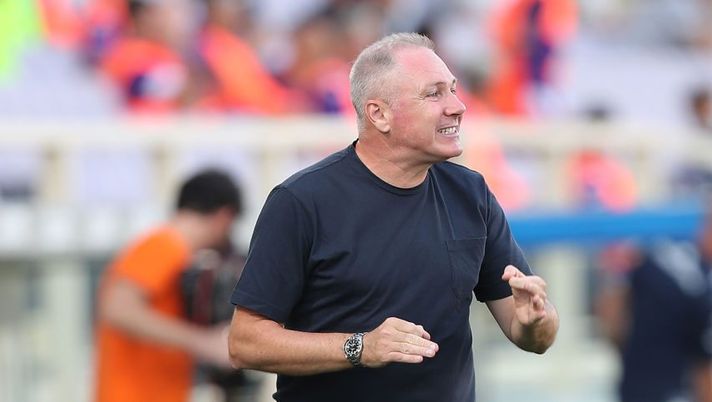 FLORENCE, ITALY - SEPTEMBER 12: Massimiliano Alvini manager of AC Reggiana gestures at Artemio Franchi on September 12, 2020 in Florence, Italy. (Photo by Gabriele Maltinti/Getty Images) Cremonese, Alvini: “Partenza affascinante, non so se stanotte dormirò…” - immagine 1
