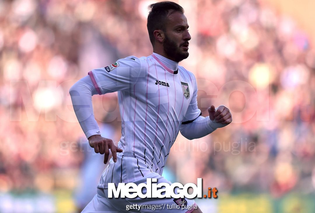  Alberto Gilardino contro il Genoa al Ferraris. 